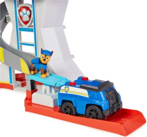 Lookout Tower 2023 Launcher mit blauem Polizeifahrzeug und Chase